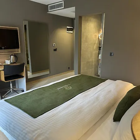 Hotel Gardenmode Airport